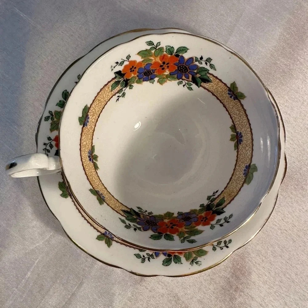 Antique Aynsley Cup and Saucer set fine bone china - Picture 4 of 4